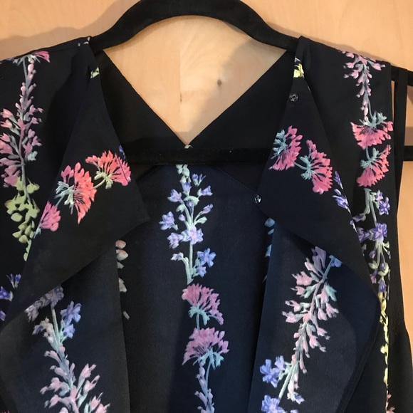 BCBGMAXAzria Floral Romper, NWT, Size XS - Picture 4 of 16